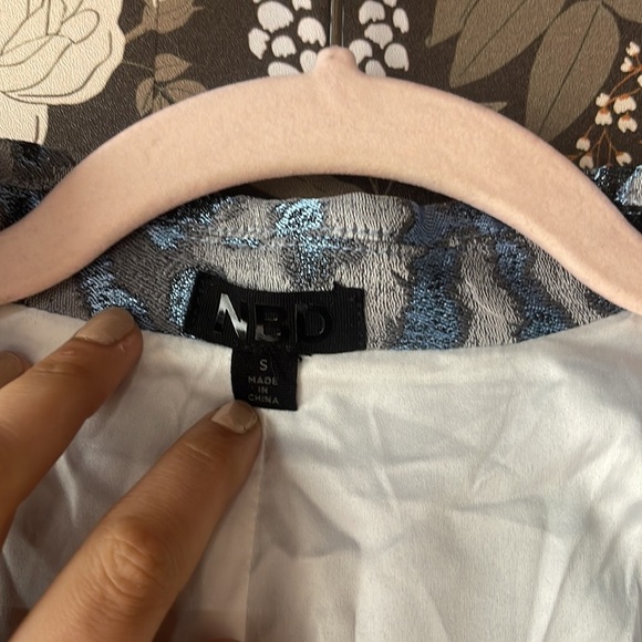 NWOT NBD Hera Cropped Blazer size small - Picture 7 of 8